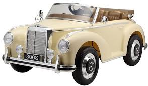 Vintage cream-colored Beige Mercedes Benz 300S children's electric ride on car with registration plate '300s'